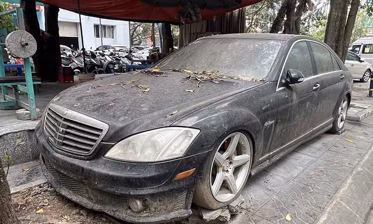 Chi tiết Mercedes-AMG S63 bạc tỷ "vứt xó" vỉa hè Hà Nội suốt 10 năm
