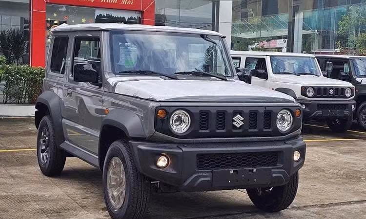 Suzuki Jimny giảm tới 180 triệu đồng, xả hàng tồn níu kéo khách Việt