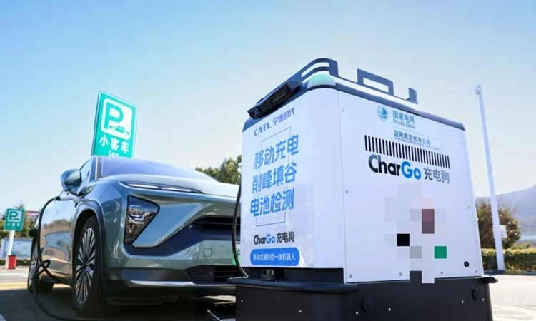 Robot sạc tự hành - xóa bỏ nỗi lo hạ tầng xe điện tại chung cư cũ