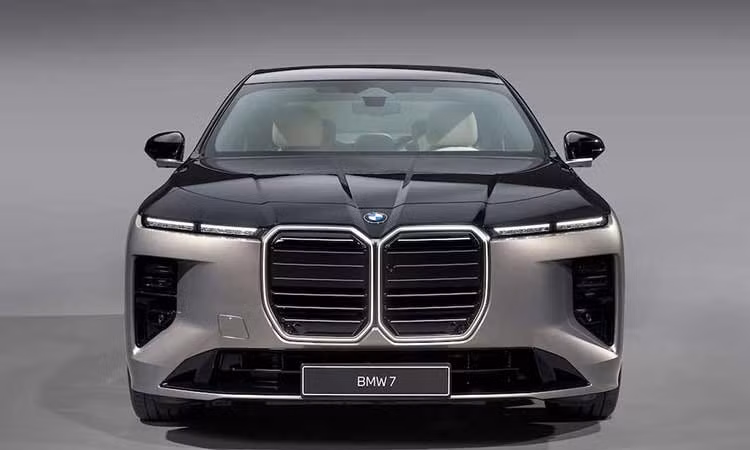 BMW 7 Series 2027 thay đổi toàn diện, "đấu" Mercedes-Benz S-Class