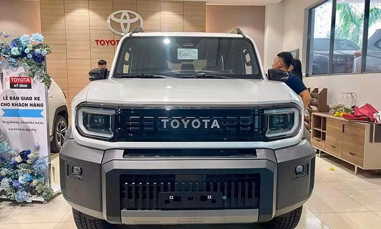 Toyota Land Cruiser FJ 2026 chốt giá bán tại Việt Nam, từ 1,198 tỷ đồng