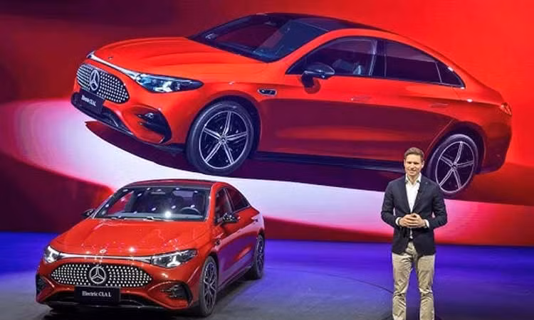 Mercedes-Benz CLA sắp bán tại Việt Nam bị tạm dừng sản xuất vì...ế
