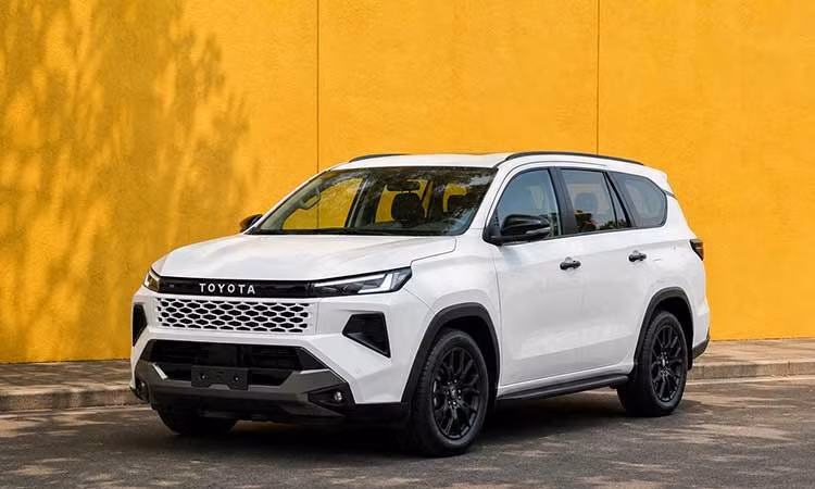 Toyota Innova Cross 2027 mới lộ diện, thiết kế "lột xác"
