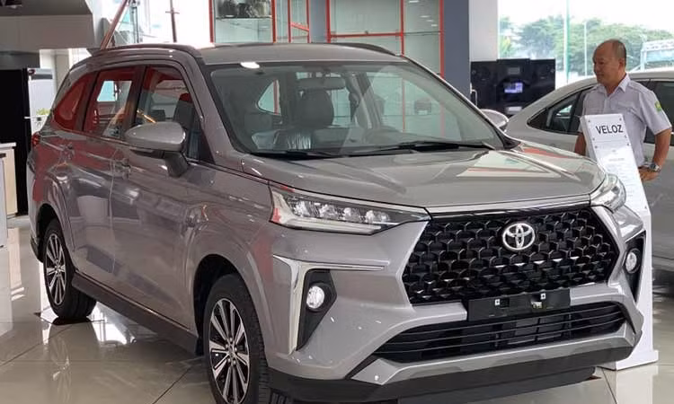Toyota Veloz Cross giảm giá sâu tại đại lý Việt, cao nhất tới 115 triệu đồng