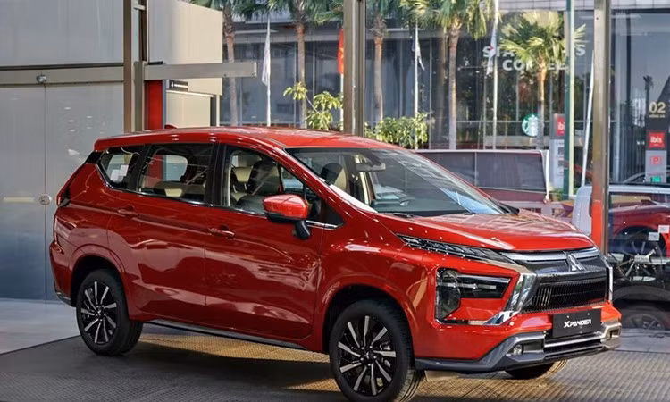 Mitsubishi Xpander lấy lại "ngôi vương" MPV, bỏ xa Toyota Veloz Cross