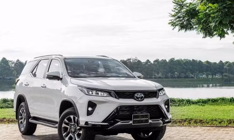 Toyota Fortuner tại Việt Nam cắt bản máy dầu, bản máy xăng từ 1,19 tỷ