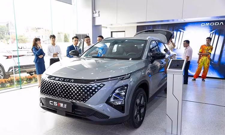 Khách hàng đặt cọc Omoda C5 SHS-H ngay từ cái nhìn đầu tiên