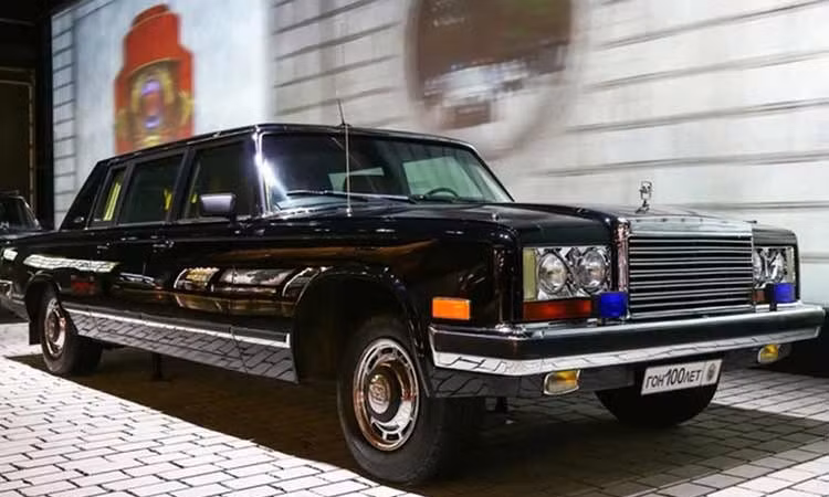 Chi tiết ZIL-4104 - limousine "thửa thủ công" chủ tịch cấp cao Liên Xô