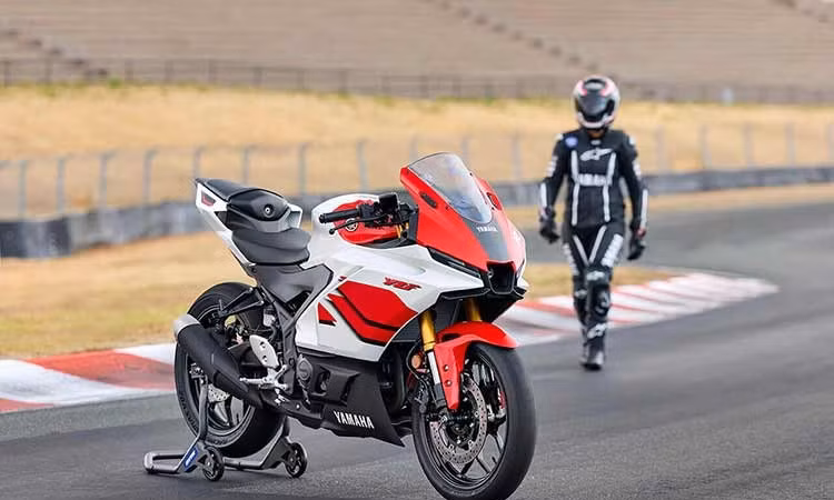 Yamaha R15 và R3 bản đặc biệt kỷ niệm 70 năm, từ 127 triệu đồng
