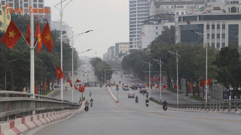 Hà Nội tĩnh lặng, bình yên sáng mùng 1 Tết Bính Ngọ