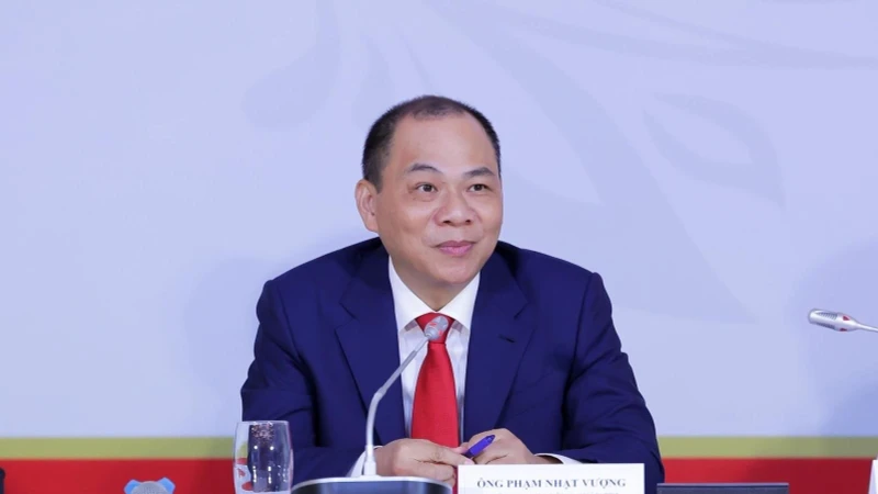 Ông Phạm Nhật Vượng tiến sát top 100 tỷ phú thế giới