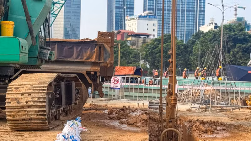Ga S3 của tuyến metro số 5 Hà Nội bắt đầu thi công tấm tường vây đầu tiên