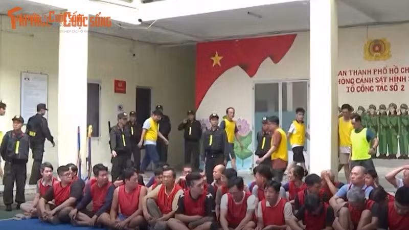 Phá đường dây cá độ bóng đá qua mạng quy mô lớn trong mùa World Cup