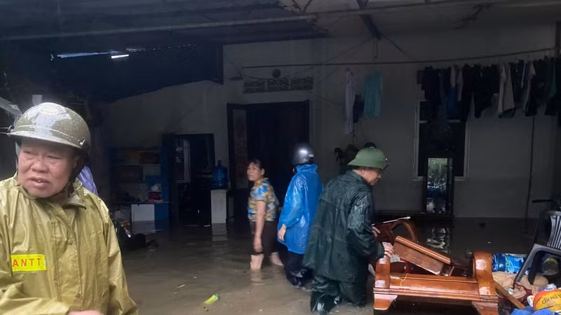 Mưa lớn gây ngập lụt nghiêm trọng tại TP Cẩm Phả