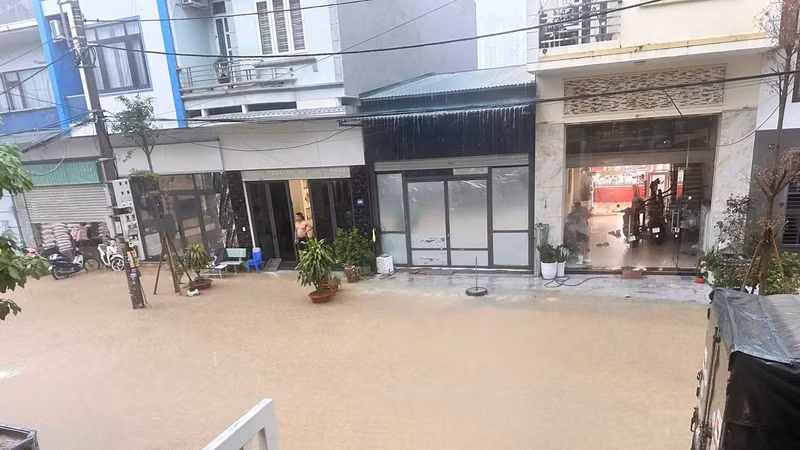 Bão mưa lớn đe dọa Quảng Ninh, cảnh báo nguy cơ sạt lở đất và ngập lụt