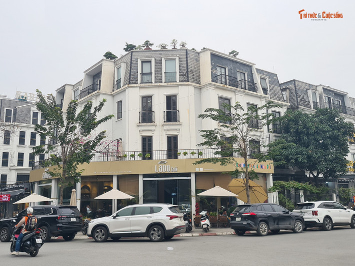 … hoặc ki-ốt kinh doanh.