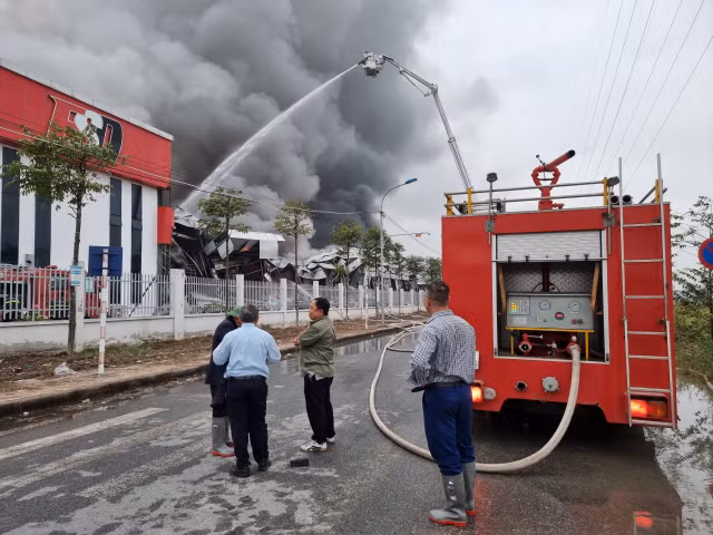 Chum anh vu chay lon tai Cong ty TNHH ESD Korea Vina o Bac Ninh-Hinh-6