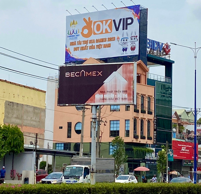 Pano quảng cáo đánh bạc trực tuyến ngay trung tâm Thủ Dầu Một Pano quang cao danh bac truc tuyen ngay trung tam Thu Dau Mot