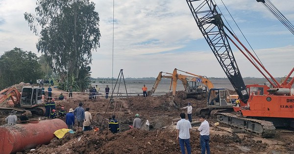 Toàn cảnh vụ giải cứu bé trai rơi xuống hố sâu 35m ở Đồng Tháp - Hình 5 Toan canh vu giai cuu be trai roi xuong ho sau 35m o Dong Thap-Hinh-5