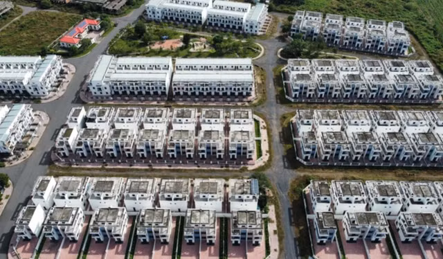 Vi sao Chu tich huyen Trang Bom bi ky luat canh cao?