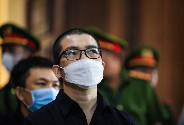 Nguyễn Thái Luyện ra tòa vì tội lừa đảo vẫn có những phát ngôn gây sốc - Hình 4 Nguyen Thai Luyen ra toa vi toi lua dao van co nhung phat ngon gay soc-Hinh-4