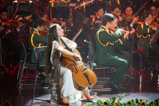 “Bài ca Thống nhất” vang vọng hào khí đại thắng mùa Xuân năm 1975 - Hình 5 “Bai ca Thong nhat” vang vong hao khi dai thang mua Xuan nam 1975-Hinh-5