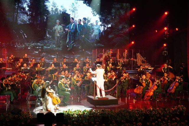 “Bài ca Thống nhất” vang vọng hào khí đại thắng mùa Xuân năm 1975 - Hình 4 “Bai ca Thong nhat” vang vong hao khi dai thang mua Xuan nam 1975-Hinh-4