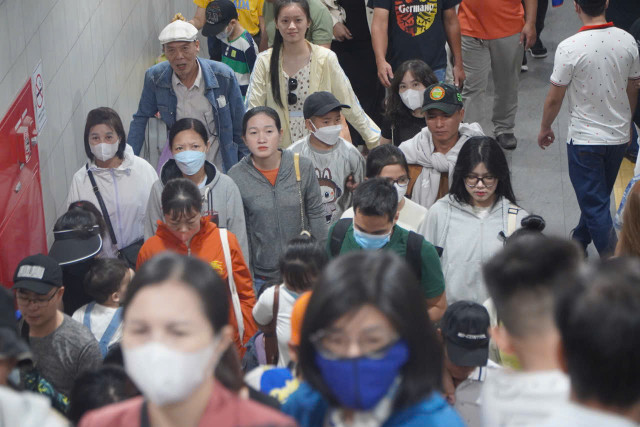 Cac dia diem tai trung tam TPHCM thu hut dong dao nguoi dan don Xuan-Hinh-2