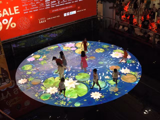 Cac dia diem tai trung tam TPHCM thu hut dong dao nguoi dan don Xuan-Hinh-11