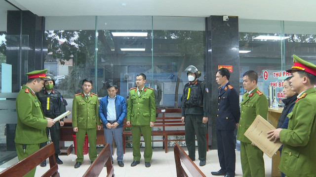 Giám đốc Trung tâm đăng kiểm xe cơ giới số 19-01V ở Phú Thọ bị bắt Giam doc Trung tam dang kiem xe co gioi so 19-01V o Phu Tho bi bat