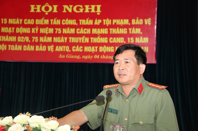 Chân dung thiếu tướng Đinh Văn Nơi - Giám đốc Công an Quảng Ninh - Hình 4 Chan dung thieu tuong Dinh Van Noi - Giam doc Cong an Quang Ninh-Hinh-4