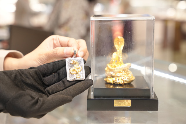 Nguoi dan TPHCM hao huc mua vang ngay via Than Tai du gia tang manh-Hinh-9