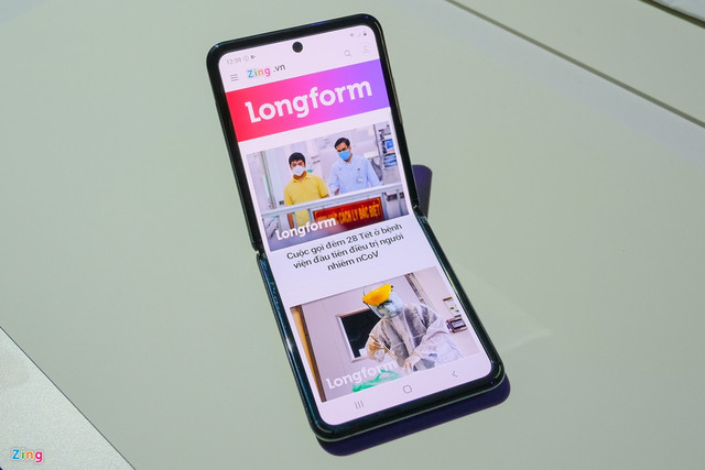 Samsung Galaxy Z Flip đẹp lung linh hút hồn fan ra sao? - Hình 3 Samsung Galaxy Z Flip dep lung linh hut hon fan ra sao?-Hinh-3