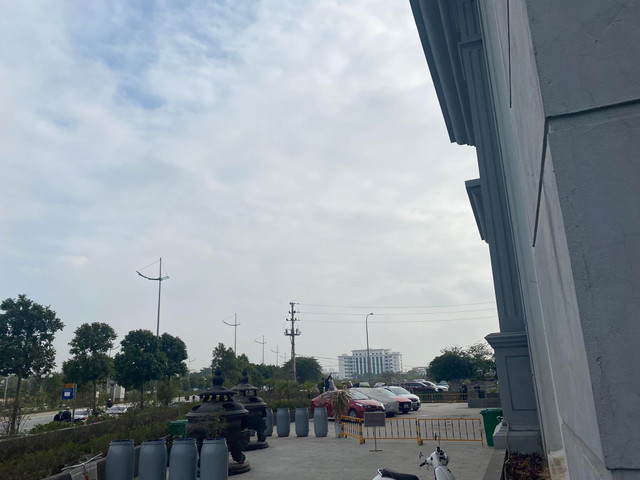 Toàn cảnh vụ nhân viên ngân hàng rơi từ tầng 24 xuống đất tử vong - Hình 5 Toan canh vu nhan vien ngan hang roi tu tang 24 xuong dat tu vong-Hinh-5
