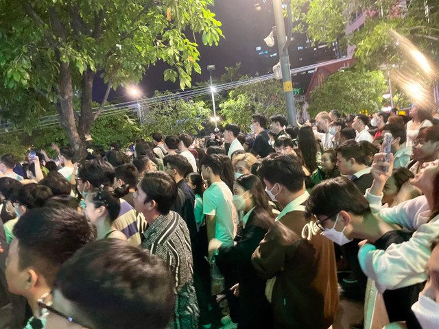 Thoi khac chuyen giao nam moi 2023 duoi phao hoa ruc ro cung dai tiec am nhac tai TPHCM-Hinh-10