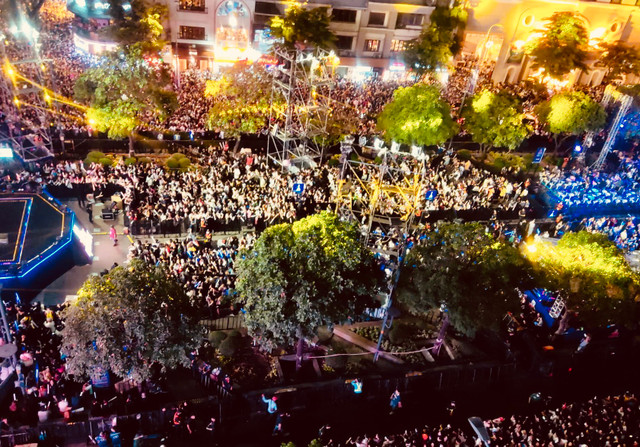 Thoi khac chuyen giao nam moi 2023 duoi phao hoa ruc ro cung dai tiec am nhac tai TPHCM-Hinh-3