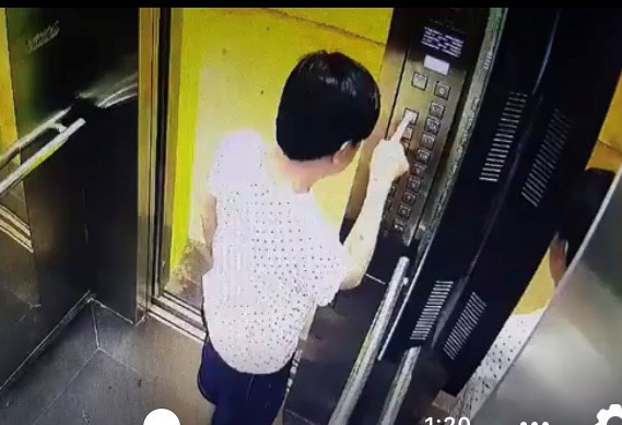 Những gương mặt vô ý thức biến thang máy chung cư thành toilet Nhung guong mat vo y thuc bien thang may chung cu thanh toilet