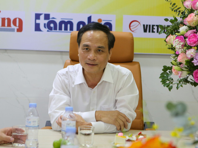 Phó Chủ tịch VUSTA Phạm Ngọc Linh thăm, chúc mừng Báo Tri thức và Cuộc sống Pho Chu tich VUSTA Pham Ngoc Linh tham, chuc mung Bao Tri thuc va Cuoc song