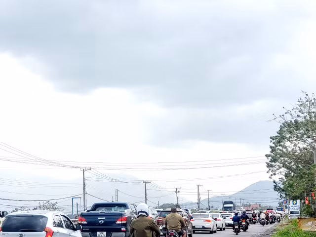 Khanh Hoa: Xa Tram thu phi Cam Thinh do luong xe un u dai hon 5 cay so-Hinh-3