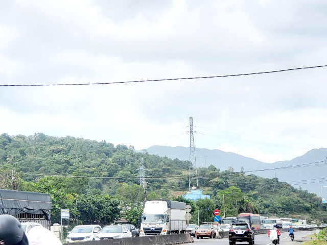 Khanh Hoa: Xa Tram thu phi Cam Thinh do luong xe un u dai hon 5 cay so-Hinh-6