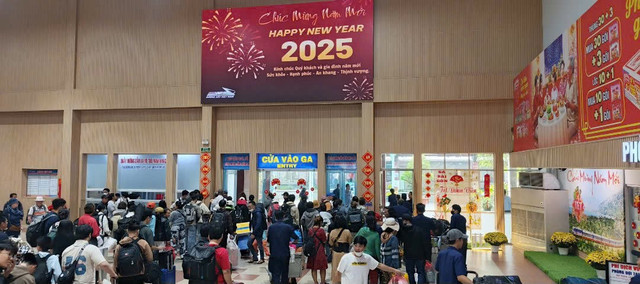 Hơn 300.000 vé tàu Tết đã bán, chiều từ TPHCM đi Hà Nội chỉ còn ít Hon 300.000 ve tau Tet da ban, chieu tu TPHCM di Ha Noi chi con it