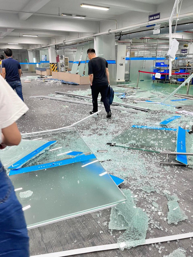 Hiện trường vụ nổ đường ống tại Công ty Seojin Auto khiến 34 công nhân bị thương - Hình 3 Hien truong vu no duong ong tai Cong ty Seojin Auto khien 34 cong nhan bi thuong-Hinh-3