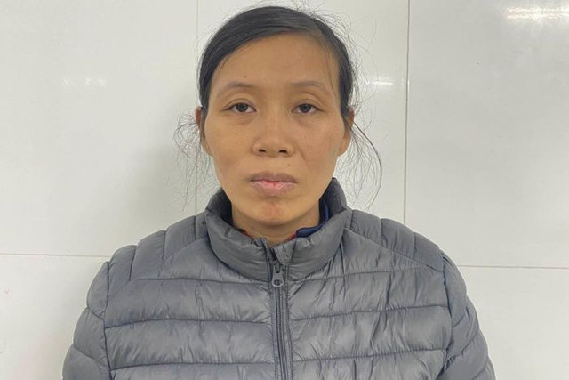 Khởi tố mẹ ruột đánh con tử vong bằng muôi múc canh ở Hà Nội Khoi to me ruot danh con tu vong bang muoi muc canh o Ha Noi