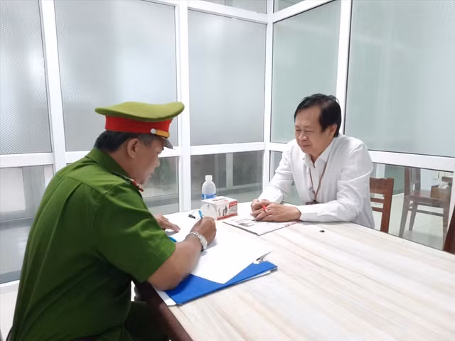 Bao nhieu Giam doc CDC da mat ghe vi lien quan den Viet A?-Hinh-3