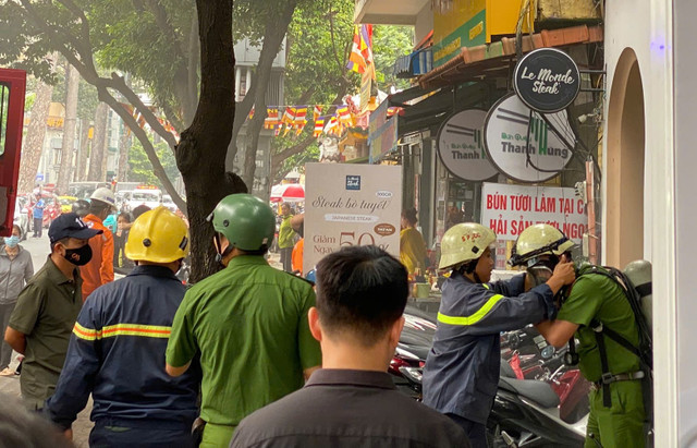 TPHCM: Cháy nhà hàng bít tết kiểu Pháp ở trung tâm Quận 3 - Hình 2 TPHCM: Chay nha hang bit tet kieu Phap o trung tam Quan 3-Hinh-2