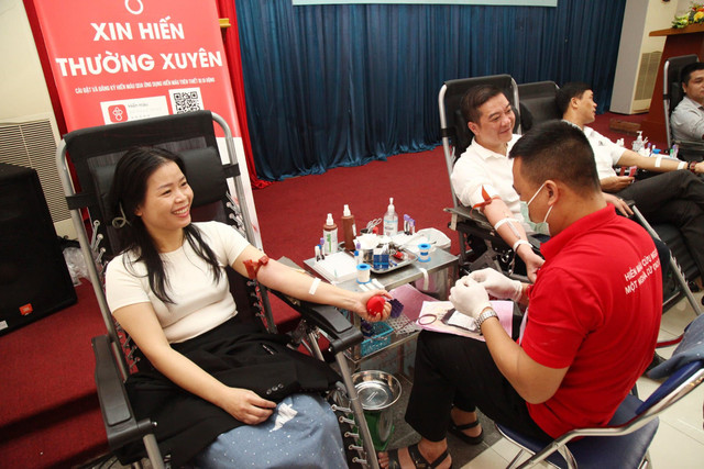 Chu tich VUSTA Phan Xuan Dung phat dong ngay hoi Hien mau tinh nguyen 'Giot hong hy vong'-Hinh-8