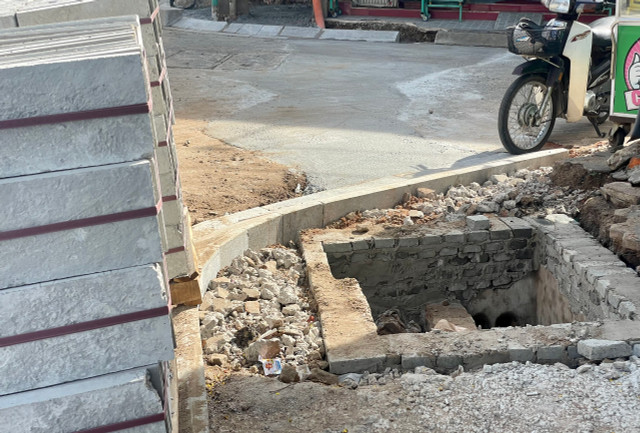 Bình Thuận: Công trình không rào chắn gây nguy hiểm cho người lưu thông - Hình 3 Binh Thuan: Cong trinh khong rao chan gay nguy hiem cho nguoi luu thong-Hinh-3