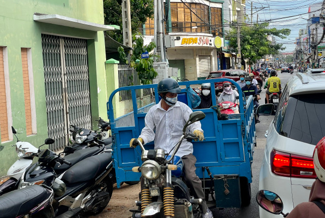 Bình Thuận: Công trình không rào chắn gây nguy hiểm cho người lưu thông - Hình 8 Binh Thuan: Cong trinh khong rao chan gay nguy hiem cho nguoi luu thong-Hinh-8