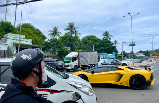 Bình Thuận: Ùn tắc giao thông nhiều giờ sau tai nạn ô tô liên hoàn - Hình 5 Binh Thuan: Un tac giao thong nhieu gio sau tai nan o to lien hoan-Hinh-5