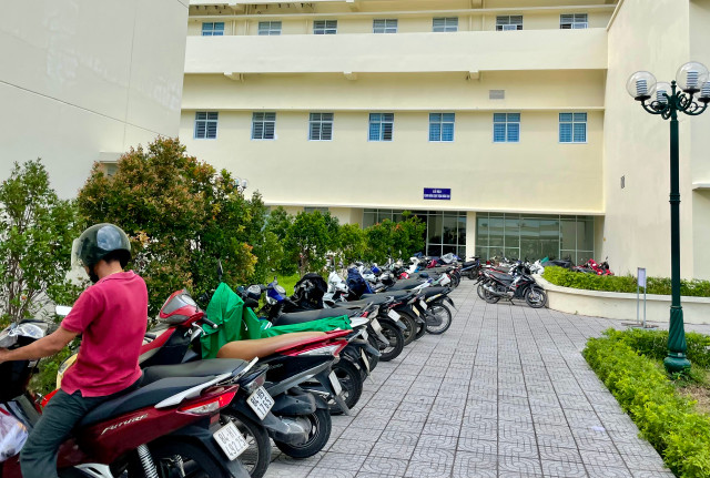 Cảnh nhếch nhác ở bệnh viện nghìn tỷ lớn nhất Trà Vinh - Hình 5 Canh nhech nhac o benh vien nghin ty lon nhat Tra Vinh-Hinh-5